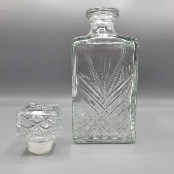 Vintage Clear Glass Whiskey Decanter With Diamond Cut Stopper Lid - Picture 6 of 12